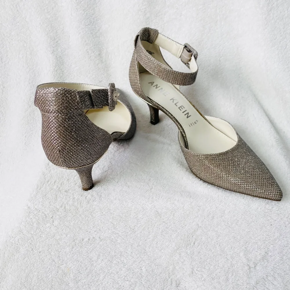 Anne Klein Ariana iFlex Metallic Gold‎ Shimmer Ankle Strap Kitten Heels Pumps 9M